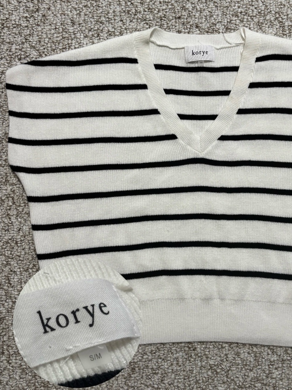 Korye Women’s Striped V-Neck Sweater Vest Ivory Black Size S/M NWOT